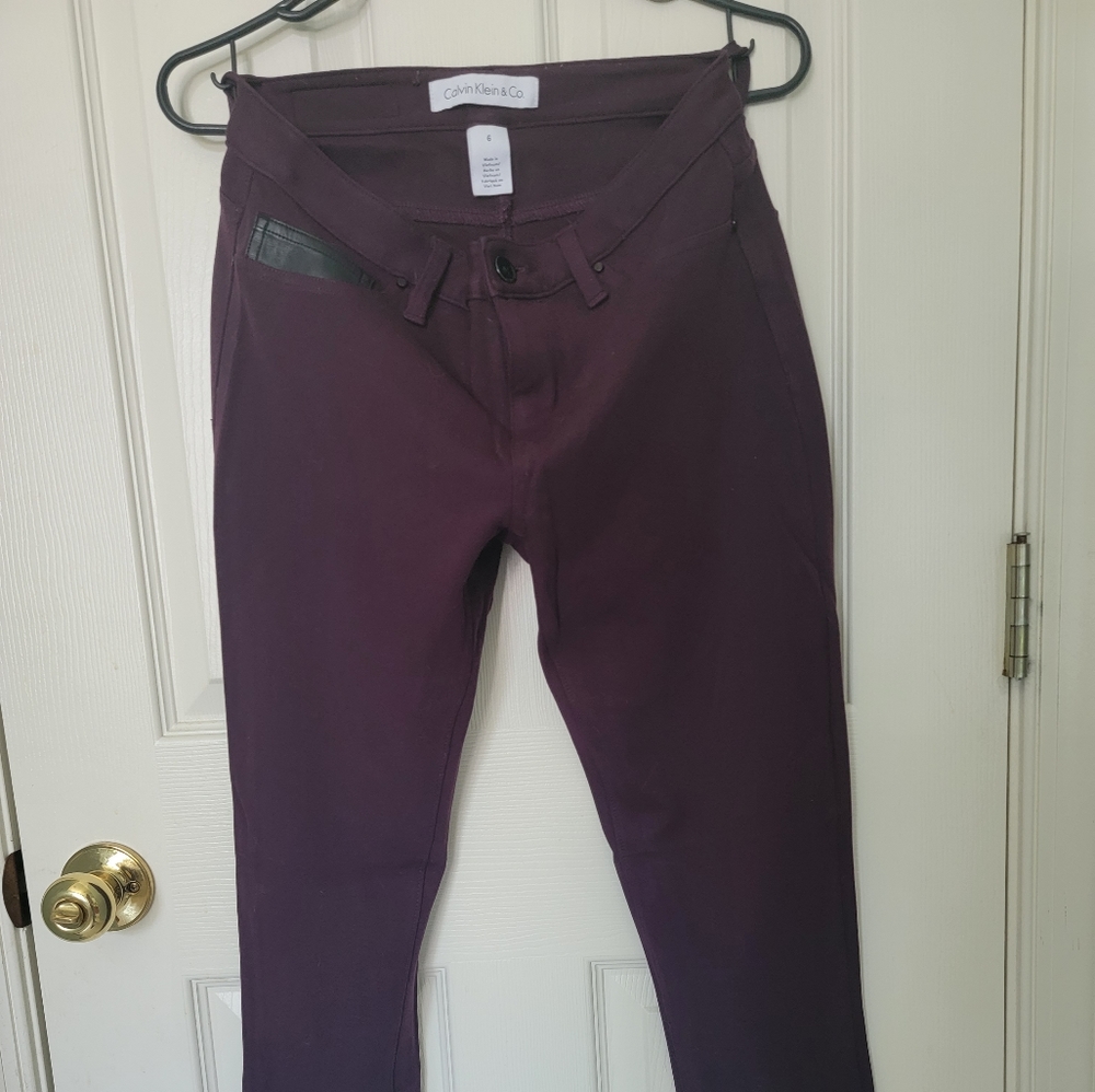Calvin Klein Maroon size 6 skinny pants